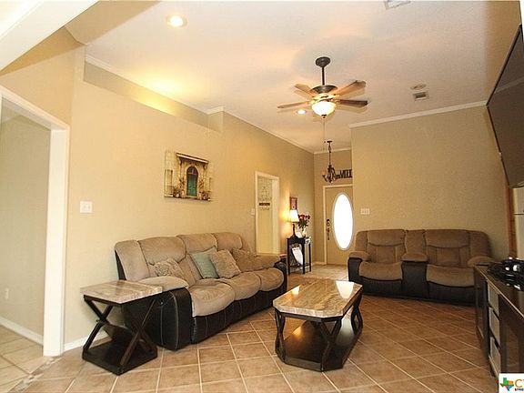 4th image of 2105 Southport Dr