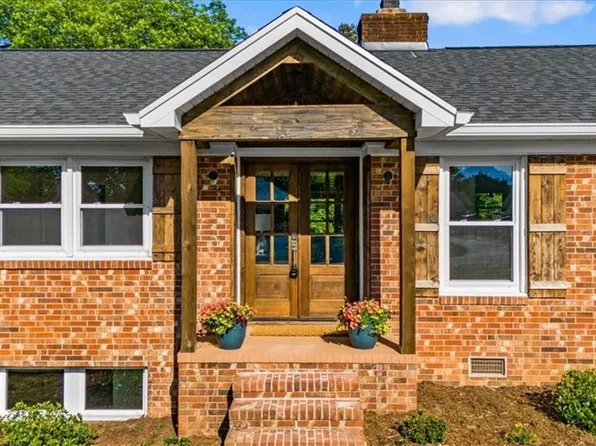 2006 Ledford Rd, Greensboro, NC 27406