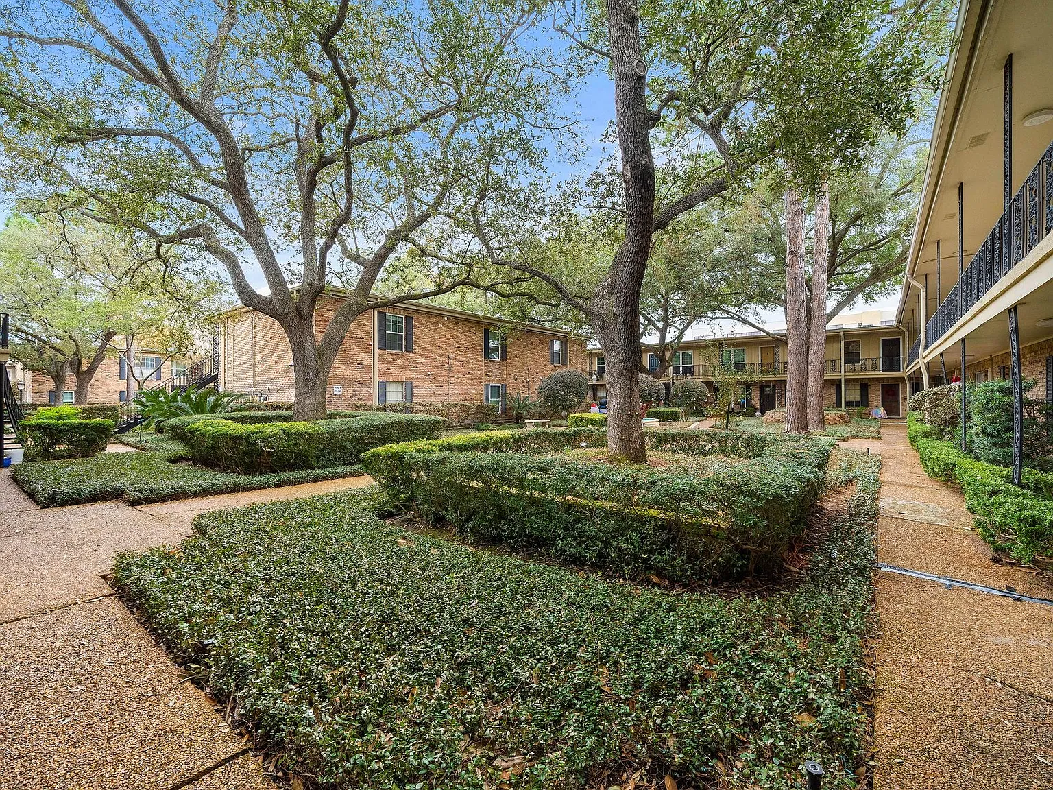 1 bed, 1.0 bath, 600 sqft, $1,300 — Photo 2
