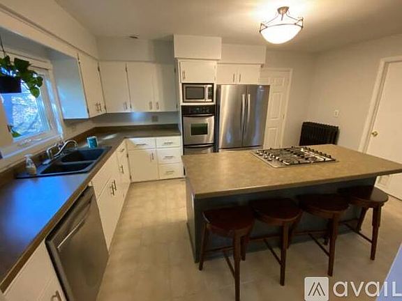2nd image of 109 E South Ave