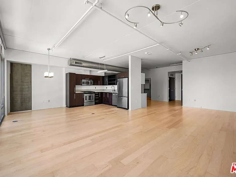 1100 S Hope St #1410 — Photo 38