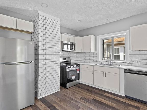 5th image of 33 Marion Ave