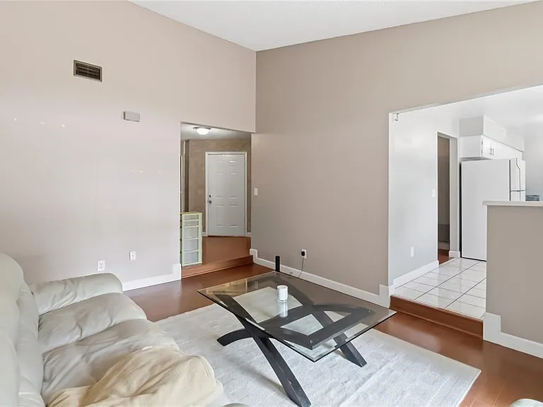 7832 Barberry Dr — Photo 4