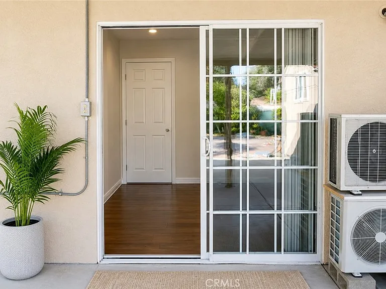 301 Colston Ave — Photo 11