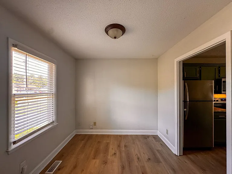 6747 Vaughn Rd — Photo 6