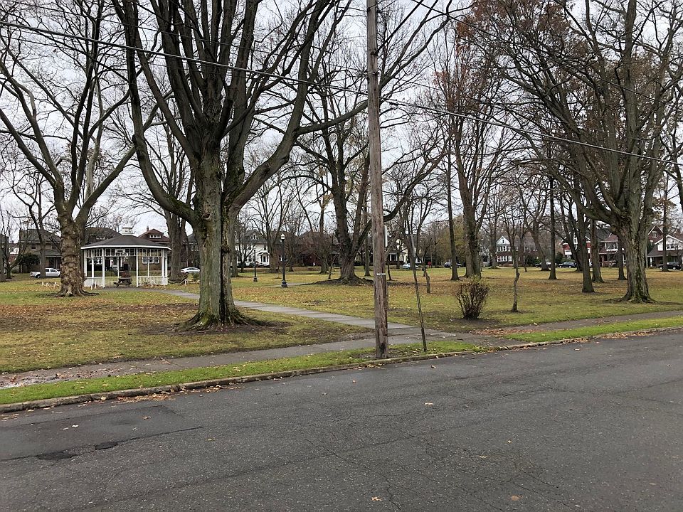 1st image of 1030 W 23rd St
