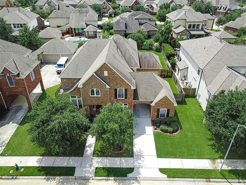 Stunning Perry home nestled among beautifully landscaped grounds in Pine Mills Ranch.