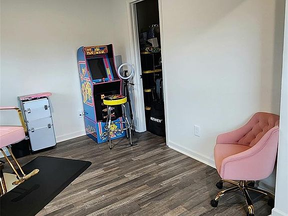 5th image of 1200 Manor Dr