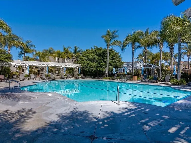 650 Sandside Ct — Photo 43