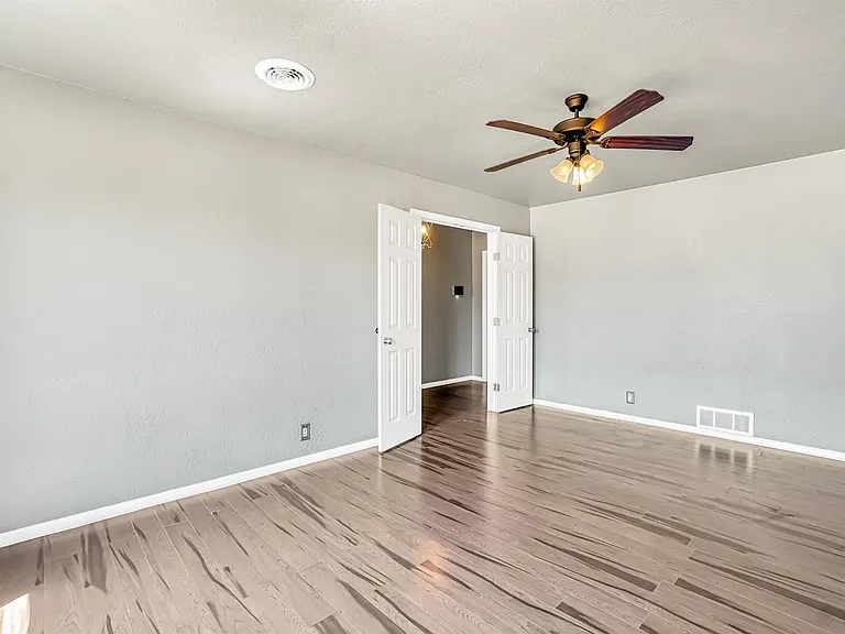 201 Cardinal Cir S — Photo 7