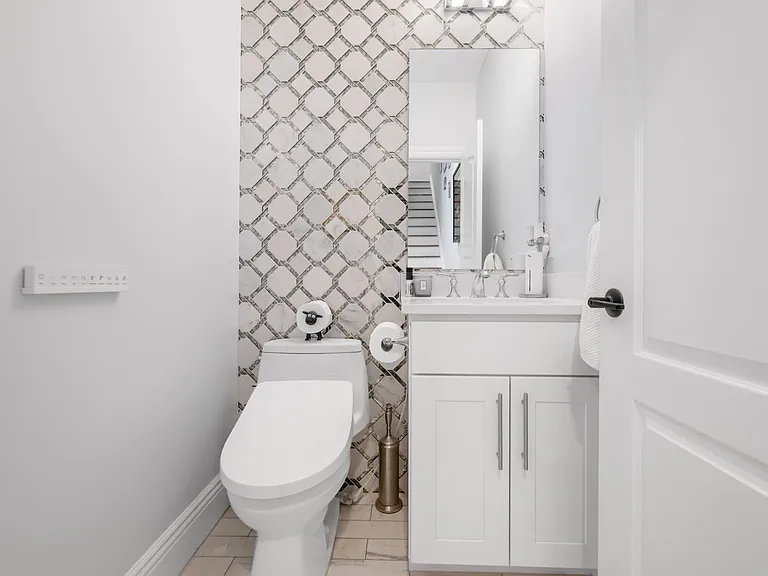 34 Lafayette Ave — Photo 16
