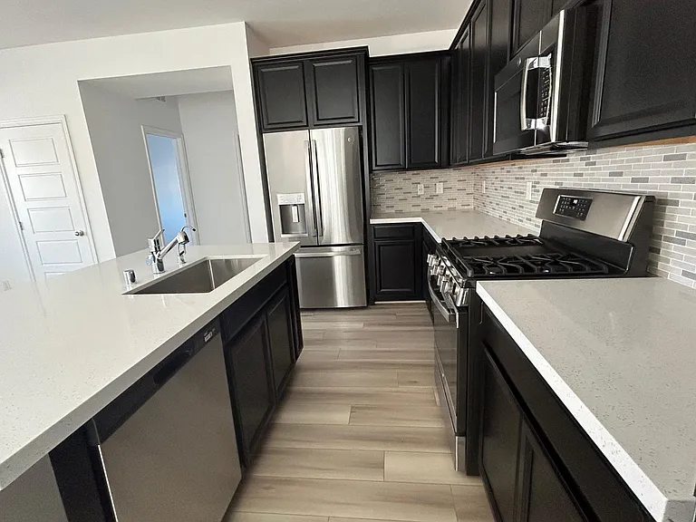 25 Barbara Ln #25 — Photo 5