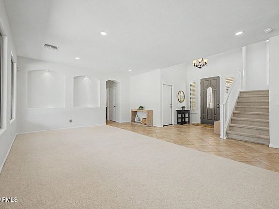 5th image of 1718 E IRIS Drive
