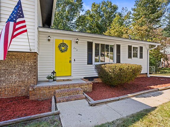 2nd image of 214 W Yellow Wood Dr