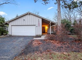 23 Lamb Ln, Manalapan, NJ 07726