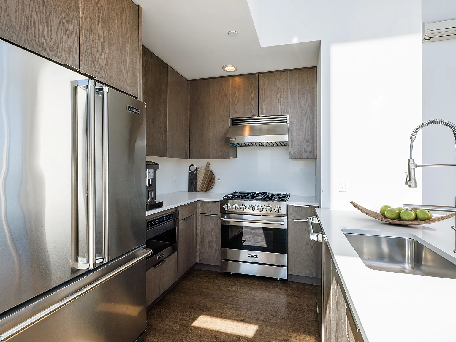 22-44 Jackson Avenue — Photo 3