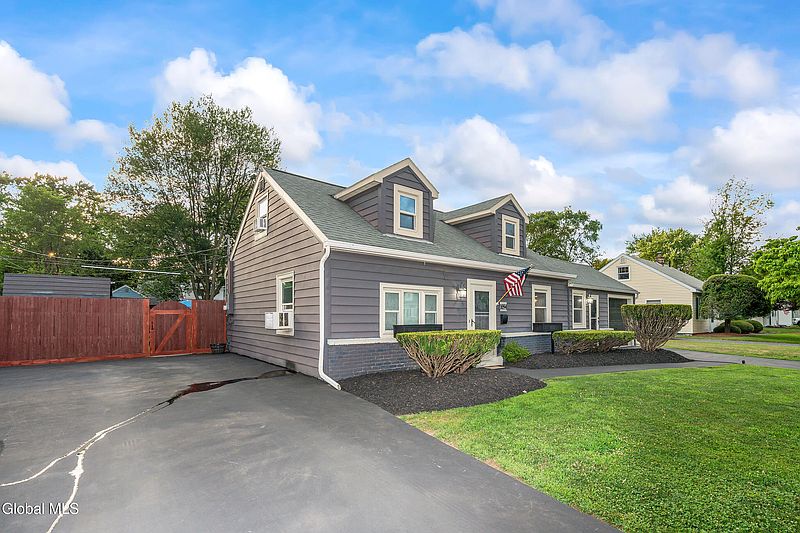 3rd image of 1094 Roberta Road