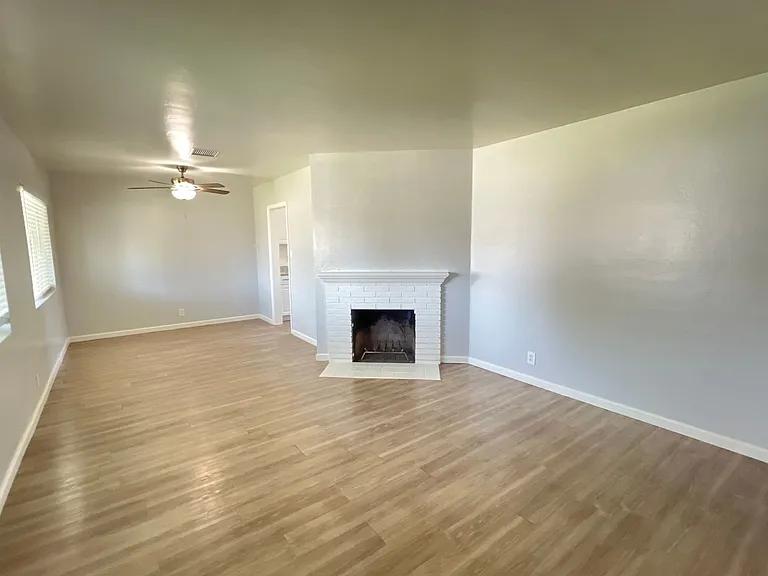 515 Cherokee Dr — Photo 2