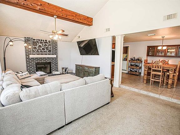 4th image of 110 Anchusa St