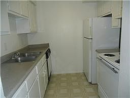 4th image of 5625 Antoine Dr #1308