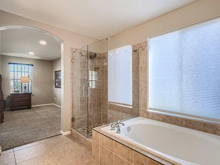 2106 Mountain Iris Dr — Photo 17