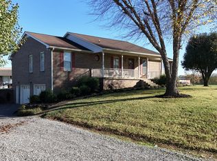 2746 Kinneys Rd, Cedar Hill, TN 37032