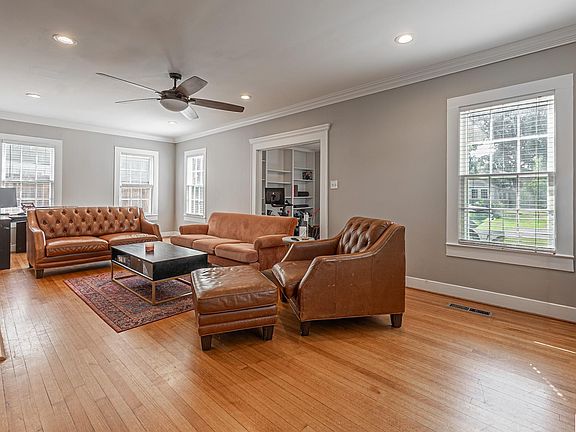 5th image of 2202 Jasmine St