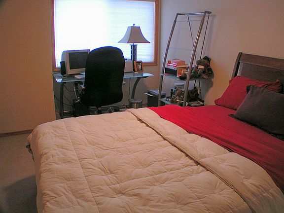 Master bedroom w/desk cove