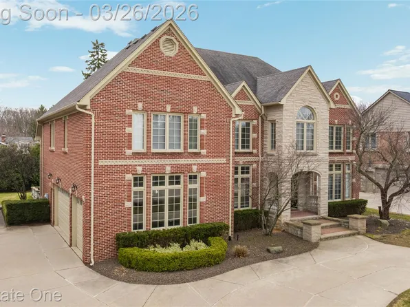 3879 Teakwood Ln, Rochester Hills, MI 48309