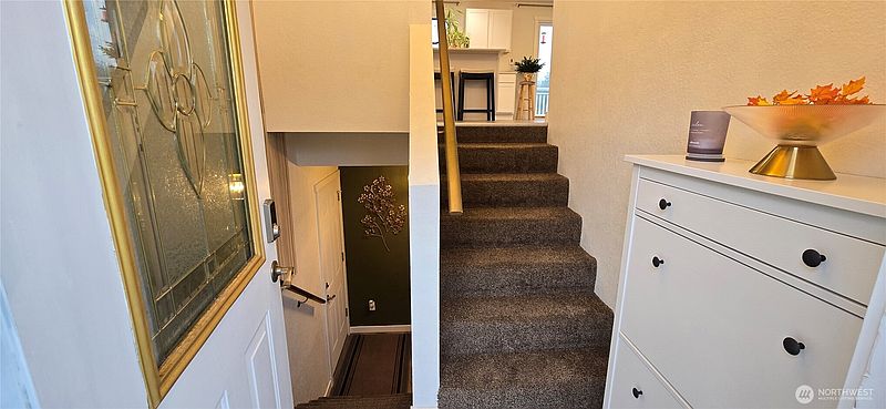 3rd image of 115 E Roberts Place