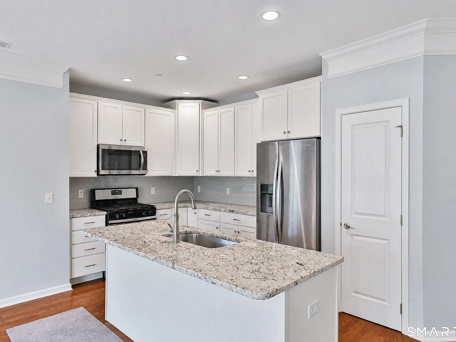 2 bed, 2.0 bath, 1330 sqft, $3,500 — Photo 4
