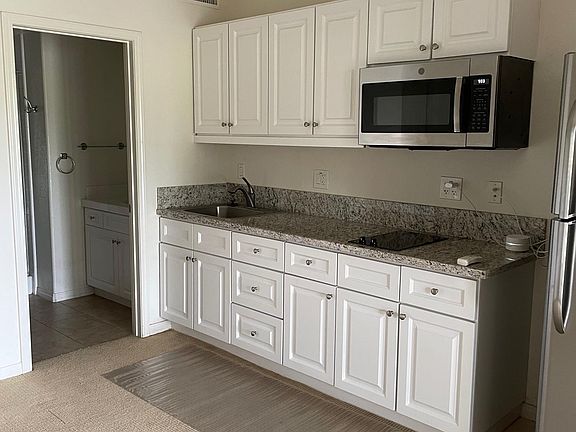 4th image of 351 Kiawah River Dr #B
