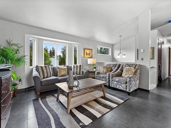 Open living room >