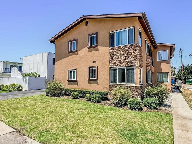 2721 Cabrillo Ave #A — Photo 2