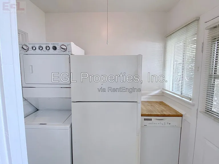 1203 Poinsettia Pl — Photo 4