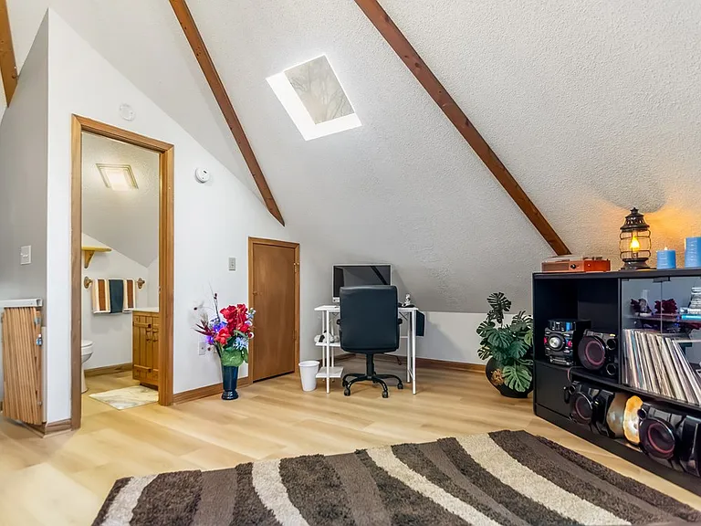 102 Mizzen Ct — Photo 3