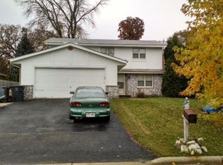 307 McDivitt Ln, Mukwonago, WI 53149