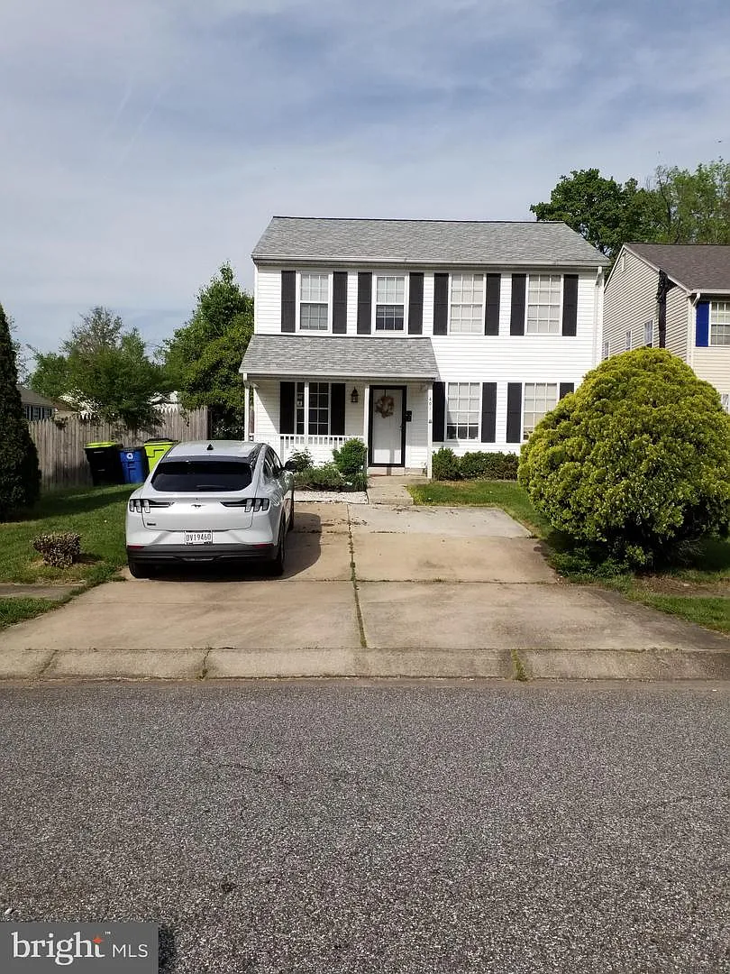 401 Winterberry Dr photo 1