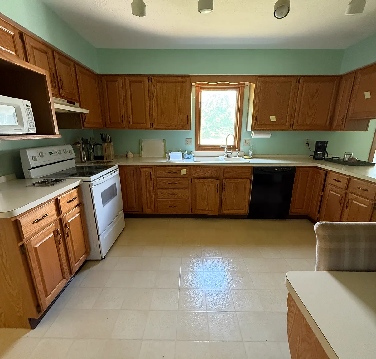 Cambridge Cir, Avon Lake — Photo 1