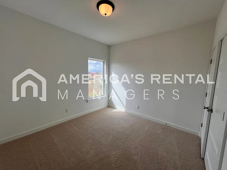 19617 Amberley Rd — Photo 12