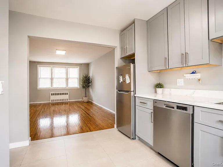 470 E Broadway #B2 — Photo 13