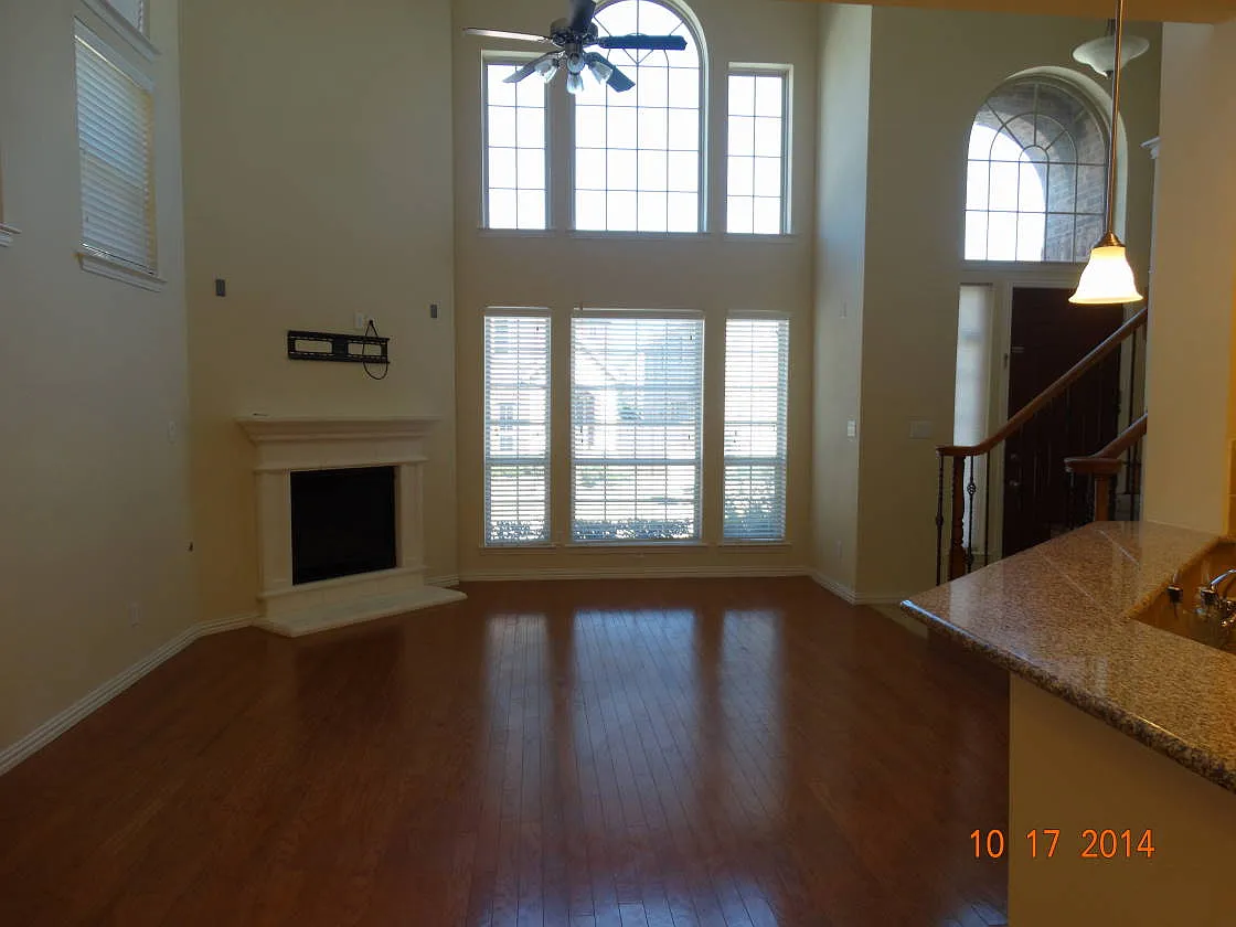 3 bed, $1,900 — Photo 4