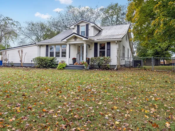 310 Crest Dr, Shelbyville, TN 37160