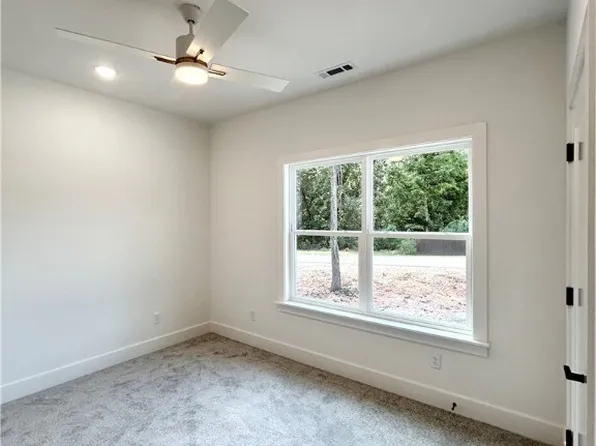 5 Edgware Ln, Bella Vista, AR 72715