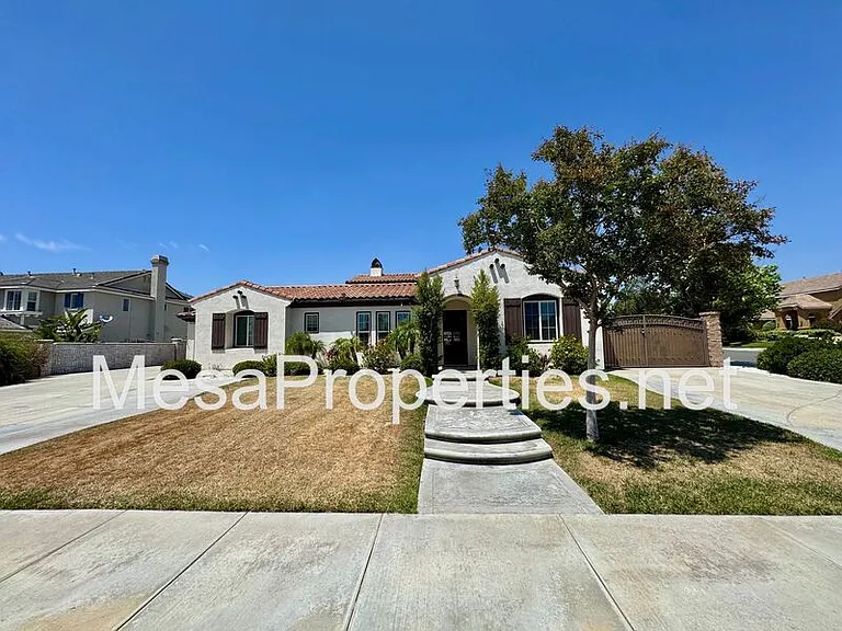 28610 Strauss Ln — Photo 2