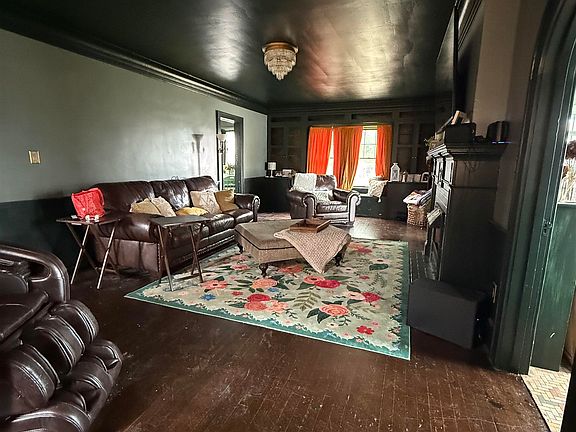 5th image of 1002 W Wabash Ave