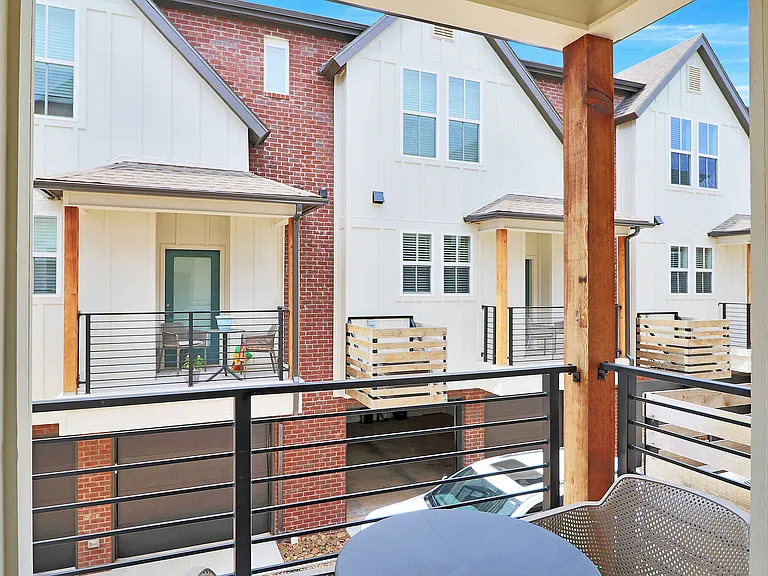 Depot 16 Flats and Townhomes — Photo 11