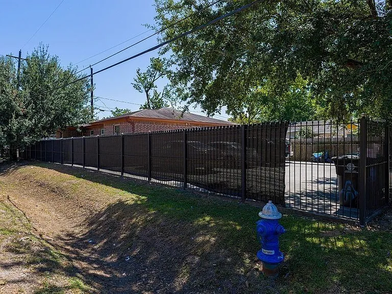 6820 Petre Dr — Photo 5