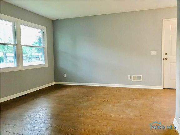 5th image of 664 Greenfield Dr