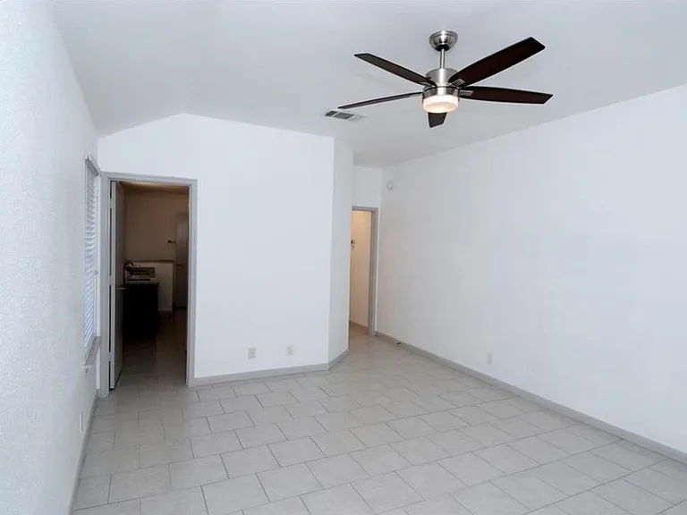 107 Tanglewood Ln — Photo 16
